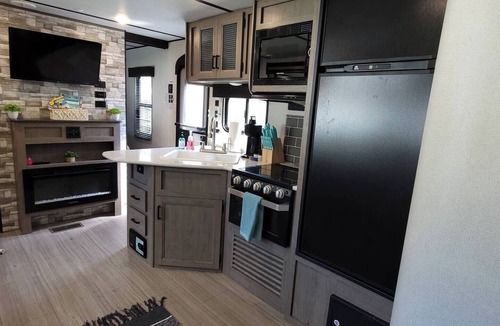 Tampa House | RV w/Hot Tub, Private Patio, Sleeps 8, Near Tampa!