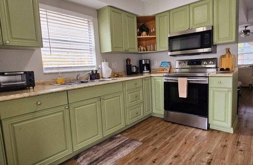 Terrace Park House | Safari Vibes – Near Busch Gardens, USF & Hard Rock Casino - 6 Guests