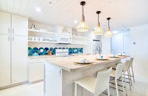 Holmes Beach Cottage | Sailfish Gulf Suites #4, Garden Views, Steps from the Beach