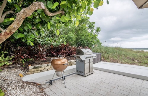 Holmes Beach Cottage | Sailfish Gulf Suites #4, Garden Views, Steps from the Beach