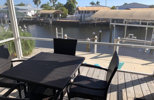 Saint James City House | Saint James hidden gem. 3/2 canal front home with 3 kayaks.