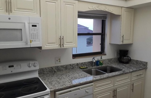 Madeira Beach Condo | SALE Aug Sept Oct Nov Dec lo week rate Villa Madeira Condo Direct Gulfbeach View