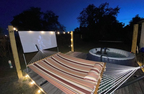 Brooksville House | Sale: Stay 2 nights or more for Jacuzzi, outside movie theater,& Swedish massage