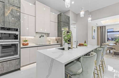 Trafalgar House | Saltwater Pool, Game Room & Canal-View Escape - Gold Coast Getaway - Roelens