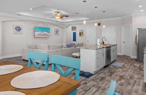 Holiday Beach House | Salty Breeze 3BDR Escape