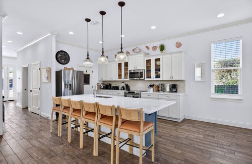 Crystal Beach House | Sand Pebble: Beach steps away, FREE Golf cart, Heated pool, Bunk rooms