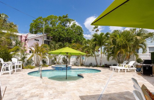 St. Pete Beach Cottage | Sandpiper Cottage, private pool and seconds to the beach