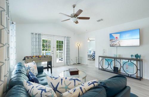 Gulfview Heights House | Sandy Daze - Vacation Rental on 30A Close to the Beach with Hot Tub