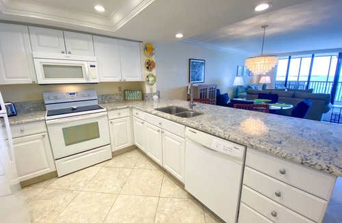 Punta Rassa Condo | Sanibel Harbour Resort Bay View Tower 336: Waterfront condo with breathtaking sunsets.