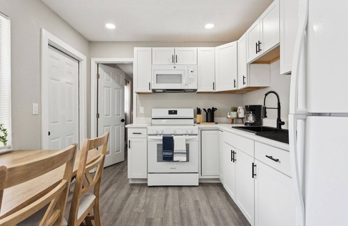 Trailer Estates House | Sarasota Escape- Close to Beaches, IMG & Memorial Hospital