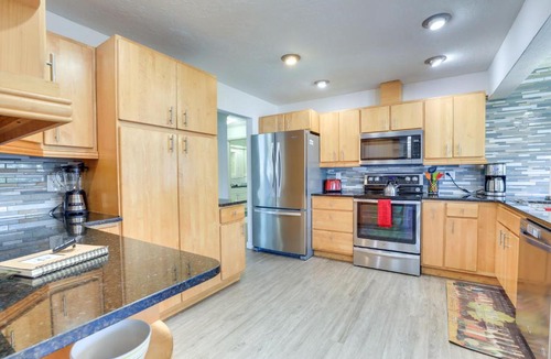 Southgate House | Sarasota House w/Private Pool - 4 Mi to Beach!