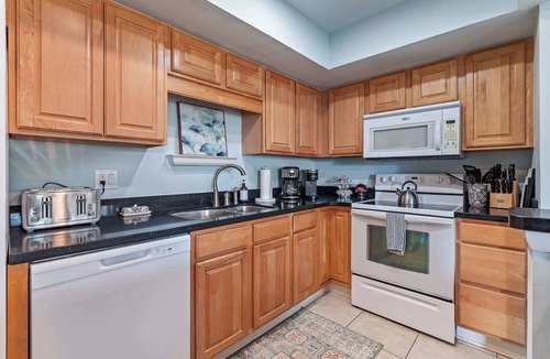 Sawgrass Condo | Sawgrass Charm l Pool l Beach Access l Dogs OK