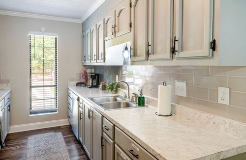 Warner Robins House | Scenic Lakefront Home - Family, Pets Friendly, Close to Robins AFB