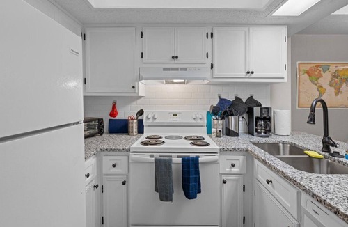 Middleburg Condo | Scenic & Peaceful Condo + Quiet & Safe Gated Community😎Great For Work OR Play😎