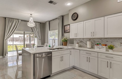 Apopka House | Screened Lanai & Yard! Family Getaway in Apopka