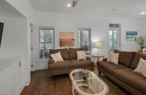 Seacrest House | ⭐Screened Porch~350yds to Beach~Community Pool~Southern Belle