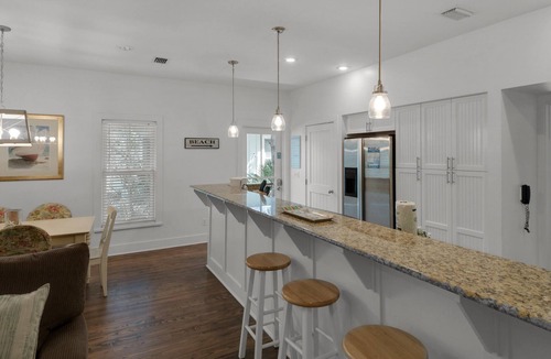 Seacrest House | ⭐Screened Porch~350yds to Beach~Community Pool~Southern Belle