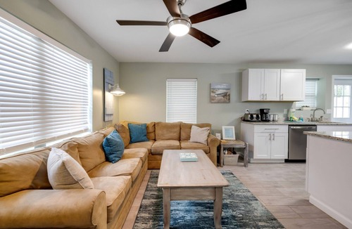 Biltmore Beach House | Sea Breeze Beach House 3bd 2ba- 5min walk to beach, quite neighborhood, pets