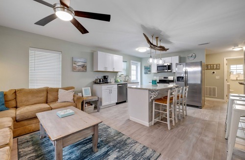 Biltmore Beach House | Sea Breeze Beach House 3bd 2ba- 5min walk to beach, quite neighborhood, pets