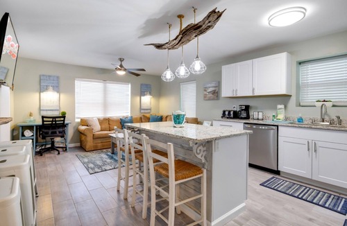 Biltmore Beach House | Sea Breeze Beach House 3bd 2ba- 5min walk to beach, quite neighborhood, pets