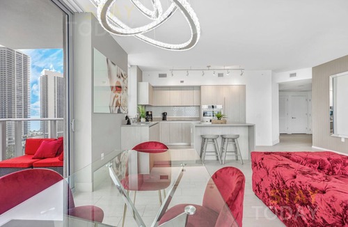 Hollywood South Central Beach Condo | Sea Breeze Hideaway: Modern Retreat Overlooking the Blue Horizon-25 min to MAJOR INTERNATIONAL SPORTING EVENT!