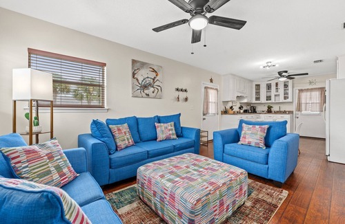 Holiday Beach House | Sea Escape: PCB Two Blocks From Beach