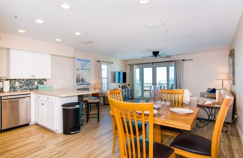 Indian Rocks Beach Condo | Sea Isle Villas K Charming Beachfront Condo with Ocean View