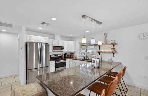 Bellevue Terrace House | Sea la Vie: 10ppl | Pool, Hot Tub, Lanai & Grill