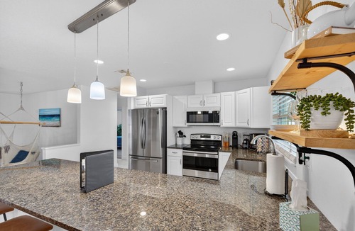 Bellevue Terrace House | Sea la Vie: 10ppl | Pool, Hot Tub, Lanai & Grill