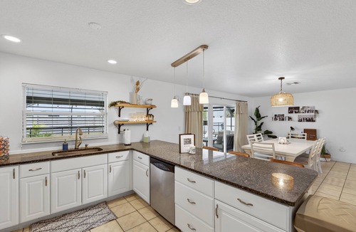 Bellevue Terrace House | Sea la Vie: 10ppl | Pool, Hot Tub, Lanai & Grill