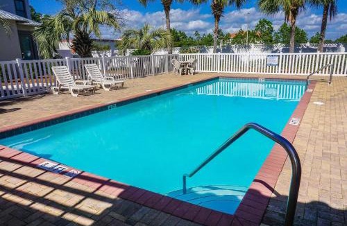 Emerald Waters Village House | Sea Ya Sun