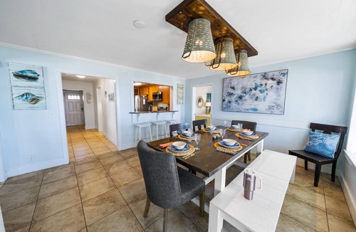 Bahama Beach House | Seahorse! Incredible Gulf Front Home. 2 Homes for 1 Price. Hot Tub. Awesome.