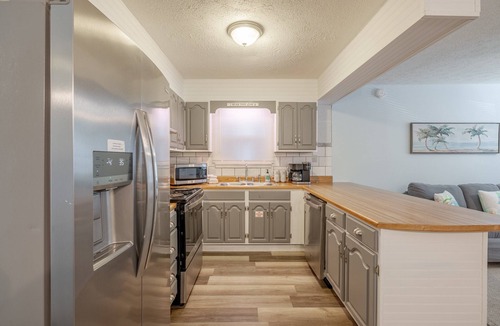 Bahama Beach House | Seas the Day, Pet Friendly - Walk to public beach!