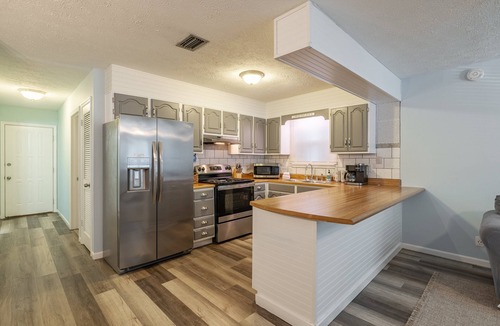 Bahama Beach House | Seas the Day, Pet Friendly - Walk to public beach!