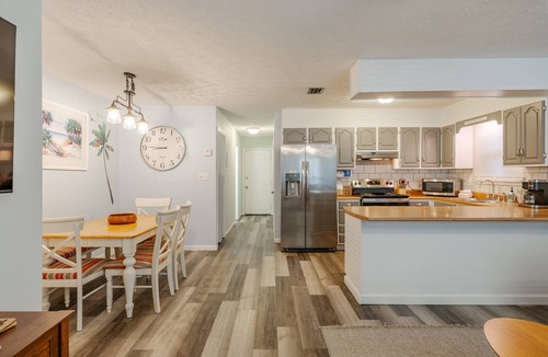 Bahama Beach House | Seas the Day, Pet Friendly - Walk to public beach!