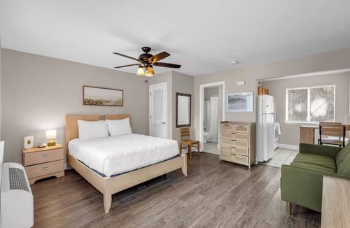 Biloxi Condo | Seashell and Sand Studio
