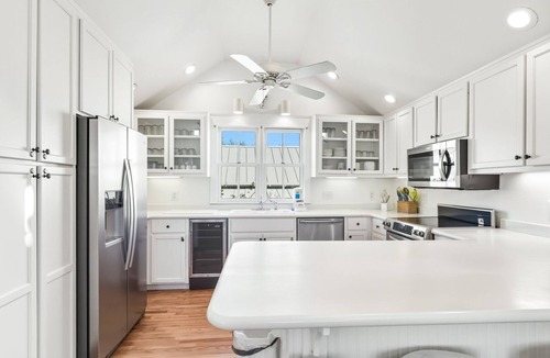 Seaside Cottage | SEASIDE - 75 FT FROM PRIVATE BEACH! 3 BR + Tower w/trundle, Bikes, Sleeps 10