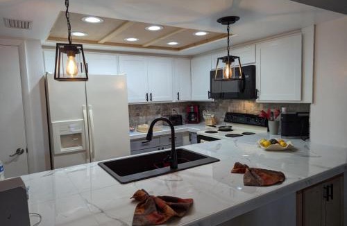 Gulf Gate Estates Apartment | Seaside dream mins from Siesta with its number 1 beaches!
