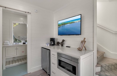 Seaside House | Seaside Guest Home 3 Mins to Beach & Seaside Ave, Prime Seaside Location