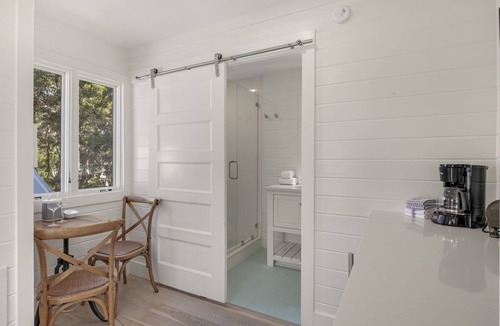 Seaside House | Seaside Guest Home 3 Mins to Beach & Seaside Ave, Prime Seaside Location