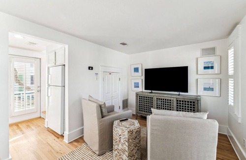 Seaside Cottage | SEASIDE - Holiday Special! 1 BR, 4 ppl Cottage 75 feet from beach access