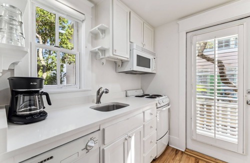 Seaside Cottage | SEASIDE - Holiday Special! 1 BR, 4 ppl Cottage 75 feet from beach access
