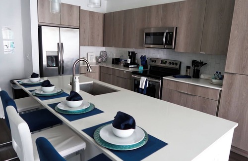 Highlands Apartment | Seaside Retreat - 1BD Lux King in NE Jax