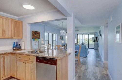 Hutchinson Island South Condo | Seaside Serenity & Luxury Living at This 2-Bedroom Condo on Hutchinson Island