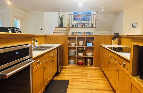 Mahopac House | Secluded 4 bedroom home with pool and hot tub on 9 acres