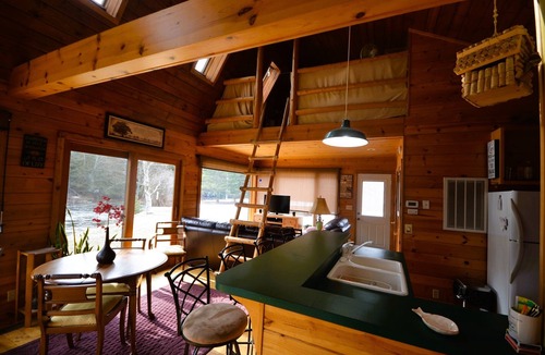 Mayfield House | Secluded Boardman River home with a HOT TUB, Smart TV, Kayaks. Dogs ok