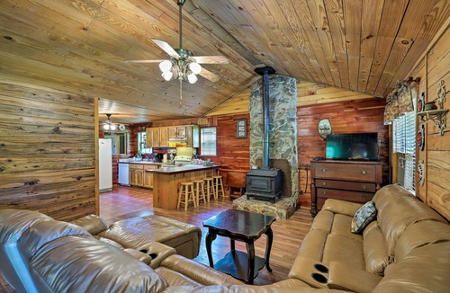 Neely Cottage | Secluded Cabin w/Pond ~ 37 Mi to Gulf Coast!