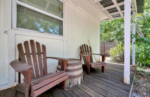 Sarasota Apartment | Secluded Cottage - Private BBQ Deck & Firepit