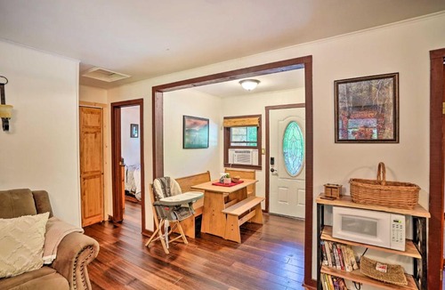 East Durham House | Secluded East Durham Cabin Retreat with Deck!