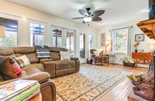 Pine Mountain Valley House | Secluded Hamilton Cabin Retreat w/Private Lake!